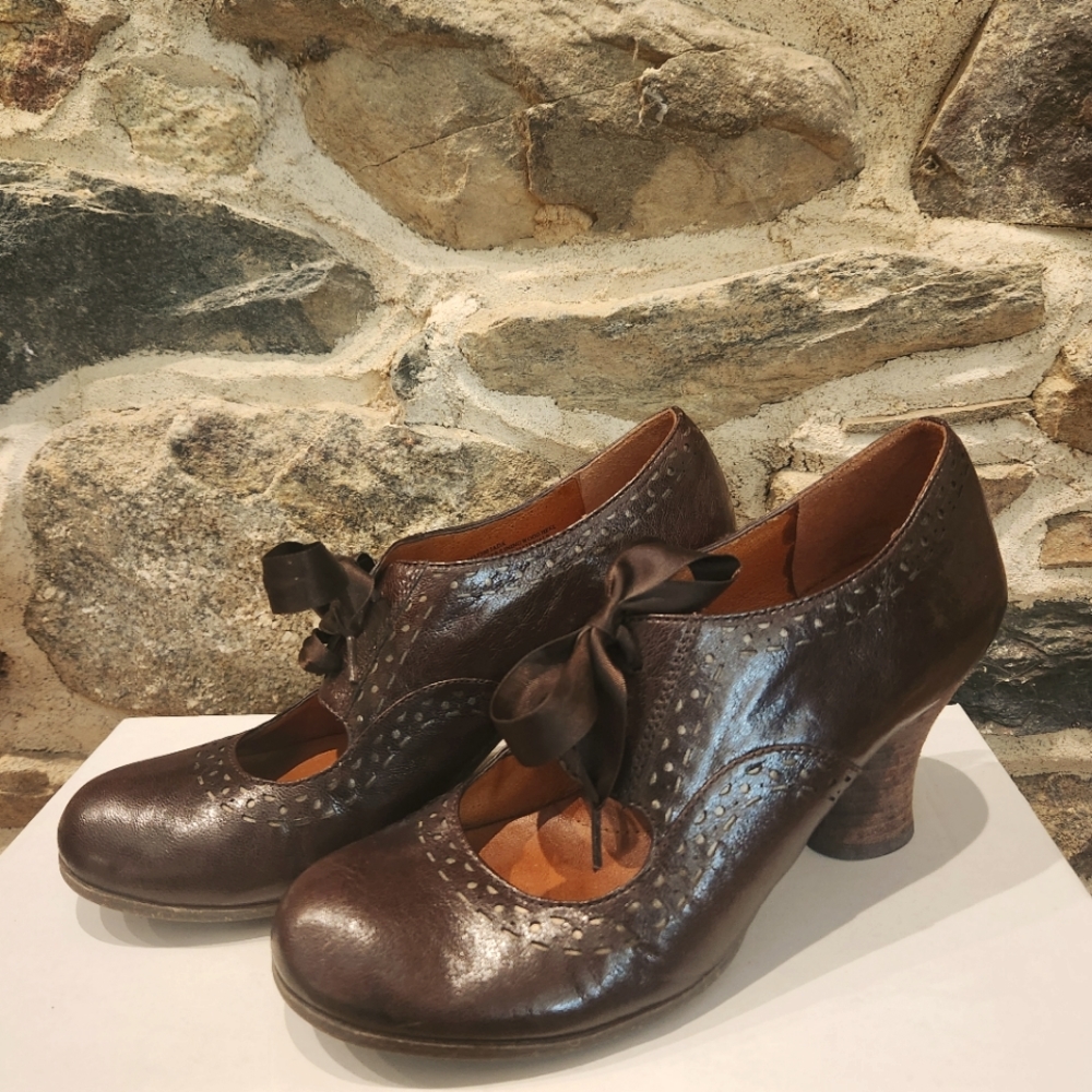 Naya Vintage Style Oxford Lace Up Heels
